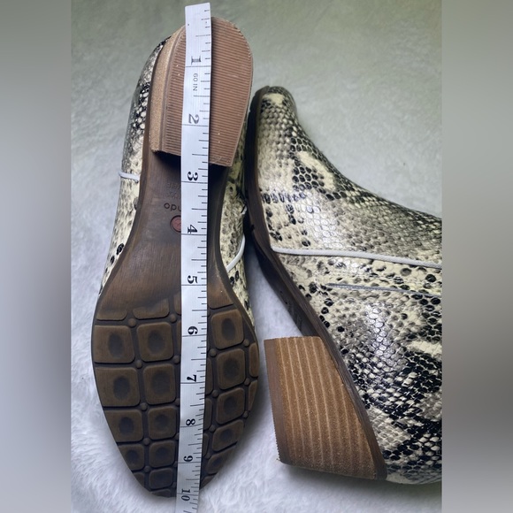 Blondo Women's Villa Waterproof Ankle Bootie. 100% leather Size 9.5. NWO… - Picture 13 of 14